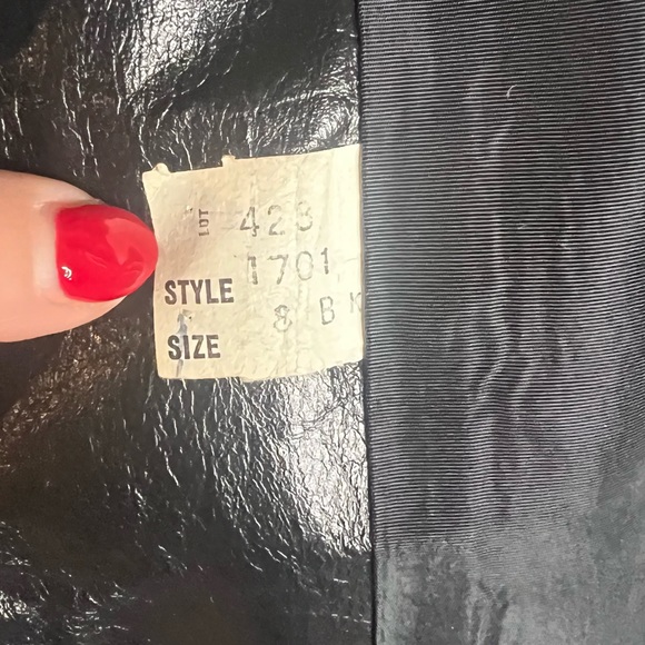 Gorgeous Vintage Leather Trench Coat with Fur collar trim. - Picture 4 of 5